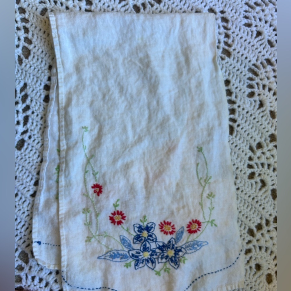 Vintage Hand Embroidered Table Runner Dresser Scarf Cottagecore Floral  34”